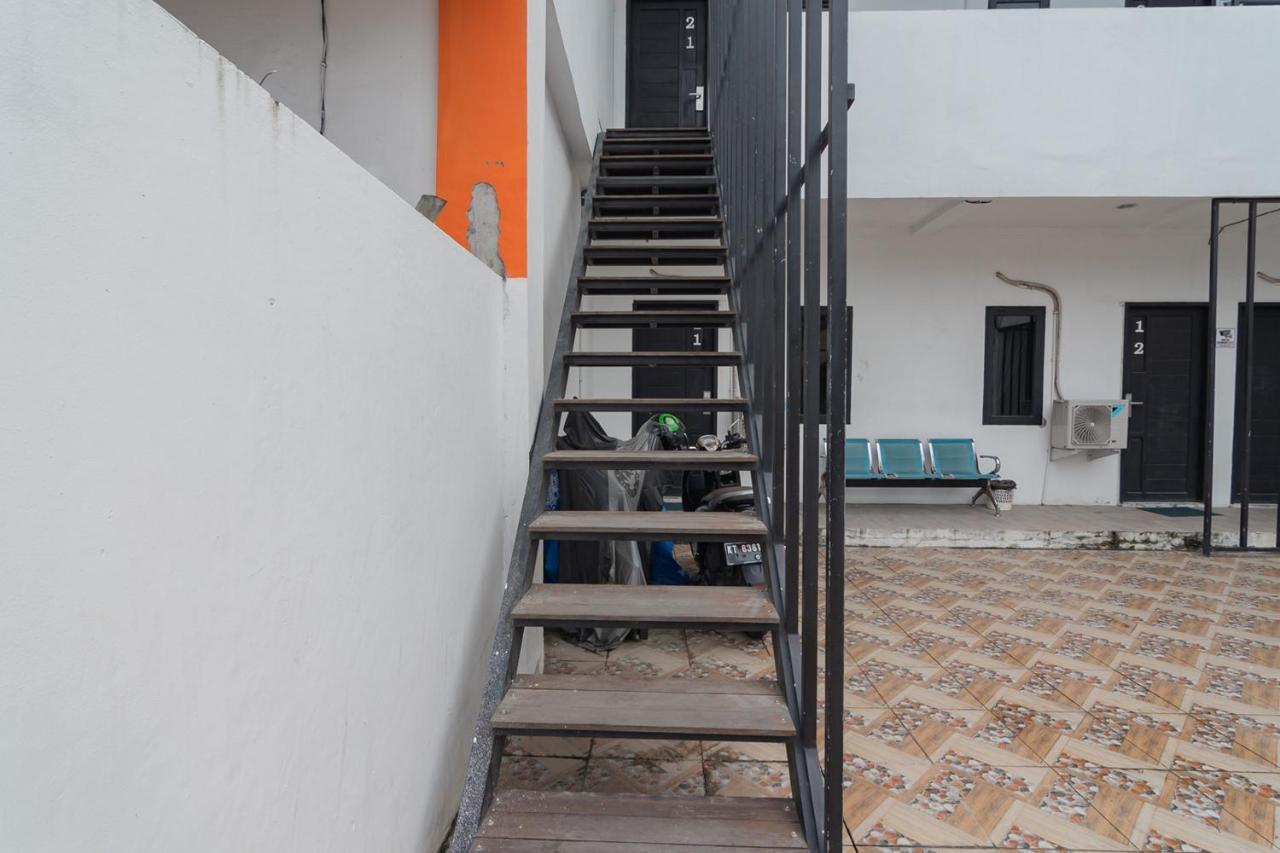Reddoorz At Sani Guest House Balikpapan Kültér fotó